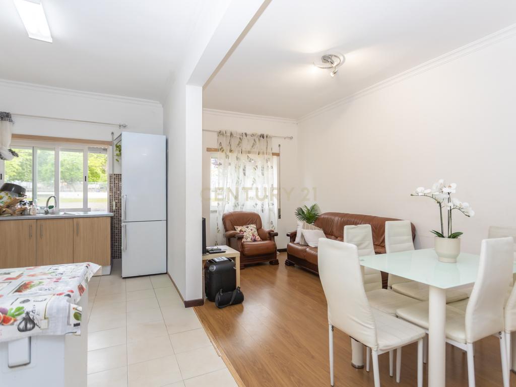 Apartamento T2 em Baixa da Banheira - Image 1