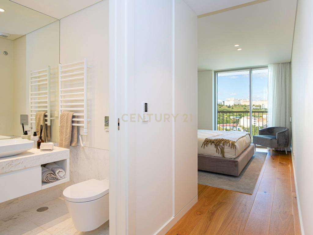 Apartamento de Luxo com 3 Quartos Virado a Sul na prestigiada Infinity Tower - Image 26