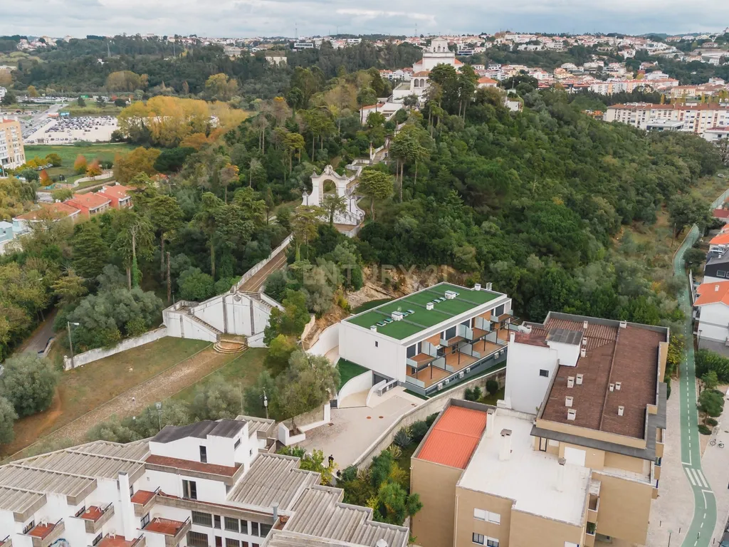 Moradia T3 de excelência no centro de Leiria - Image 12