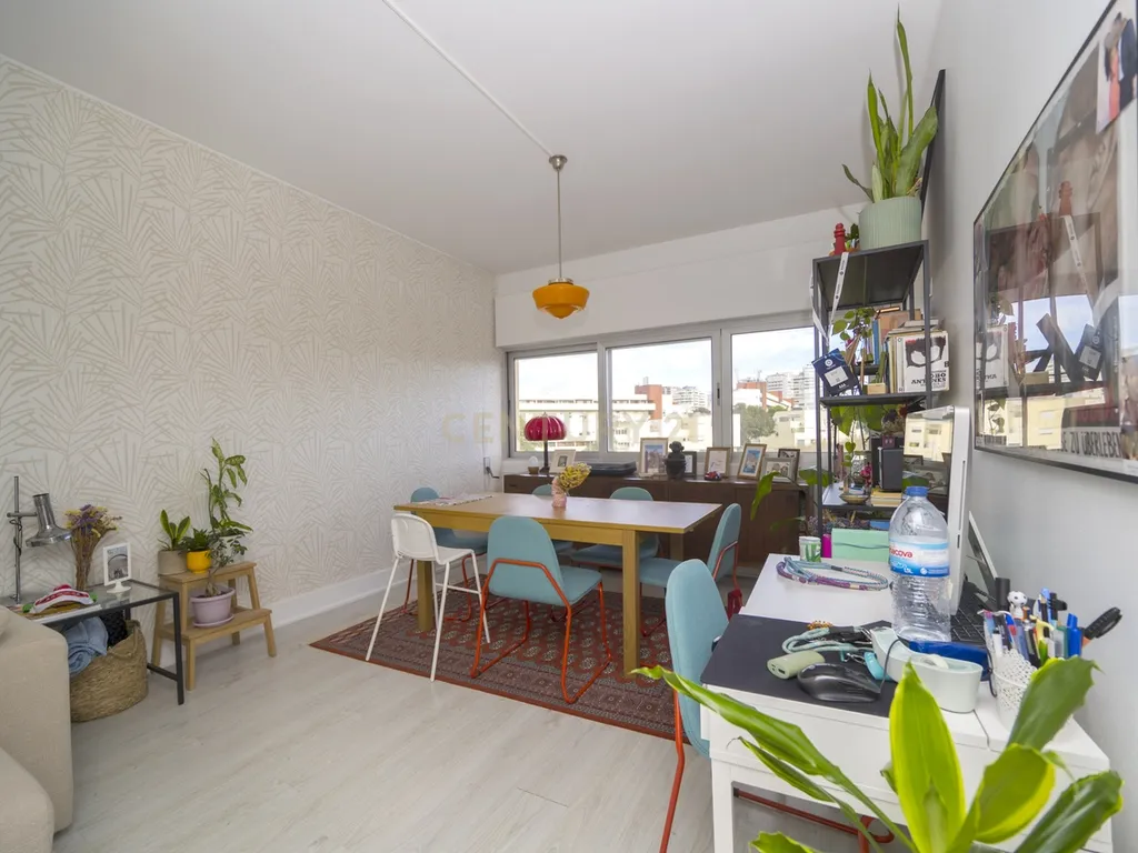 Apartamento T2 Renovado em Belém, Lisboa - Image 2