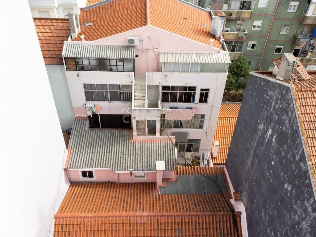 Prédio para Venda na Brandoa – Propriedade Total – Excelente Oportunidade de Investimento - Image 1