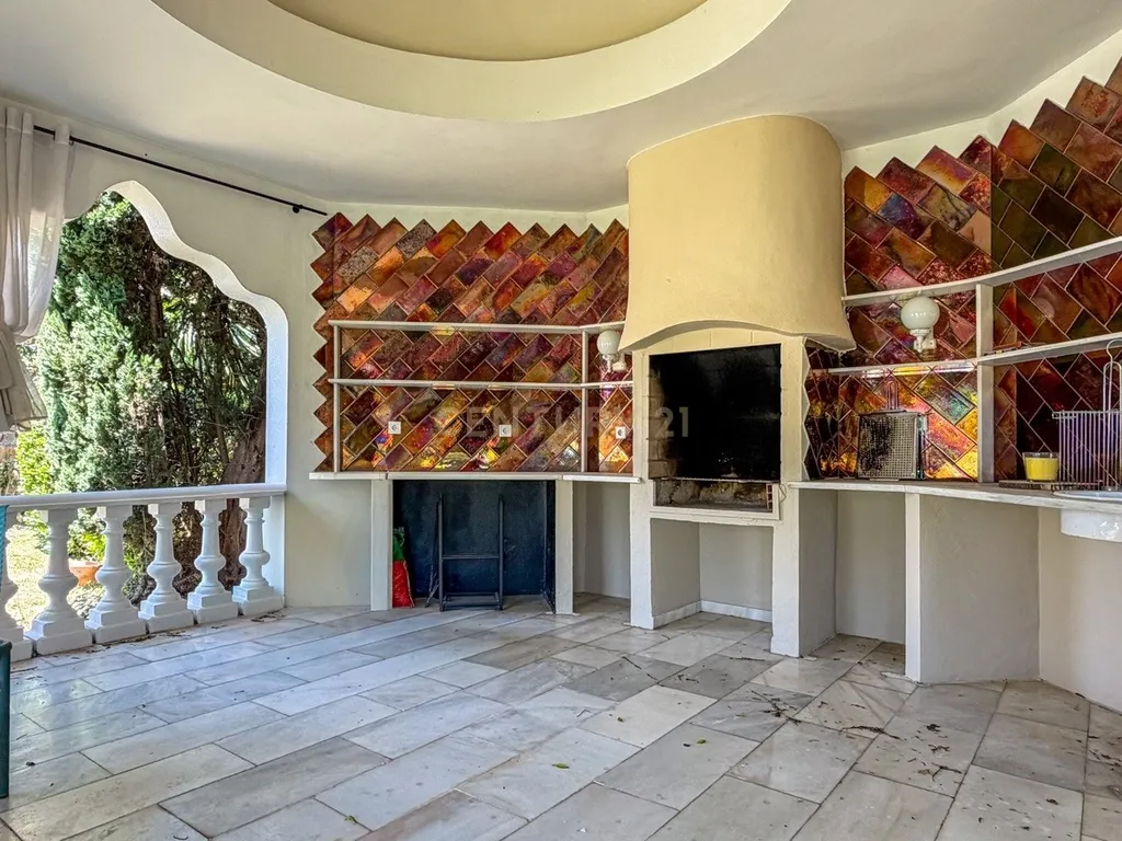 Elegância Andaluza Intemporal no Coração de El Paraíso, Estepona - Image 35