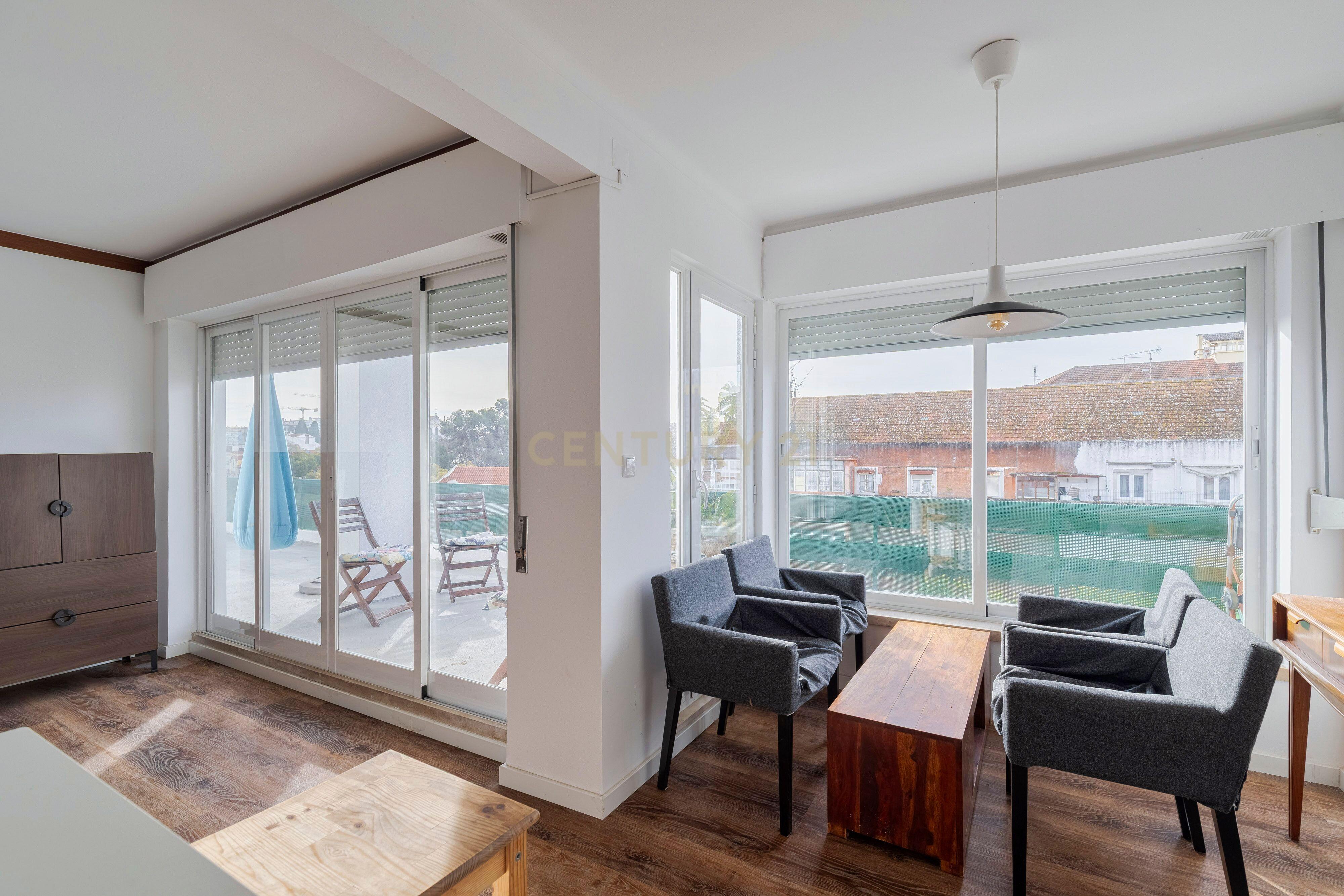 Fotografia 9 de T4 com amplo terraço, excelente exposição solar e áreas generosas no Bairro Salgado, Setúbal