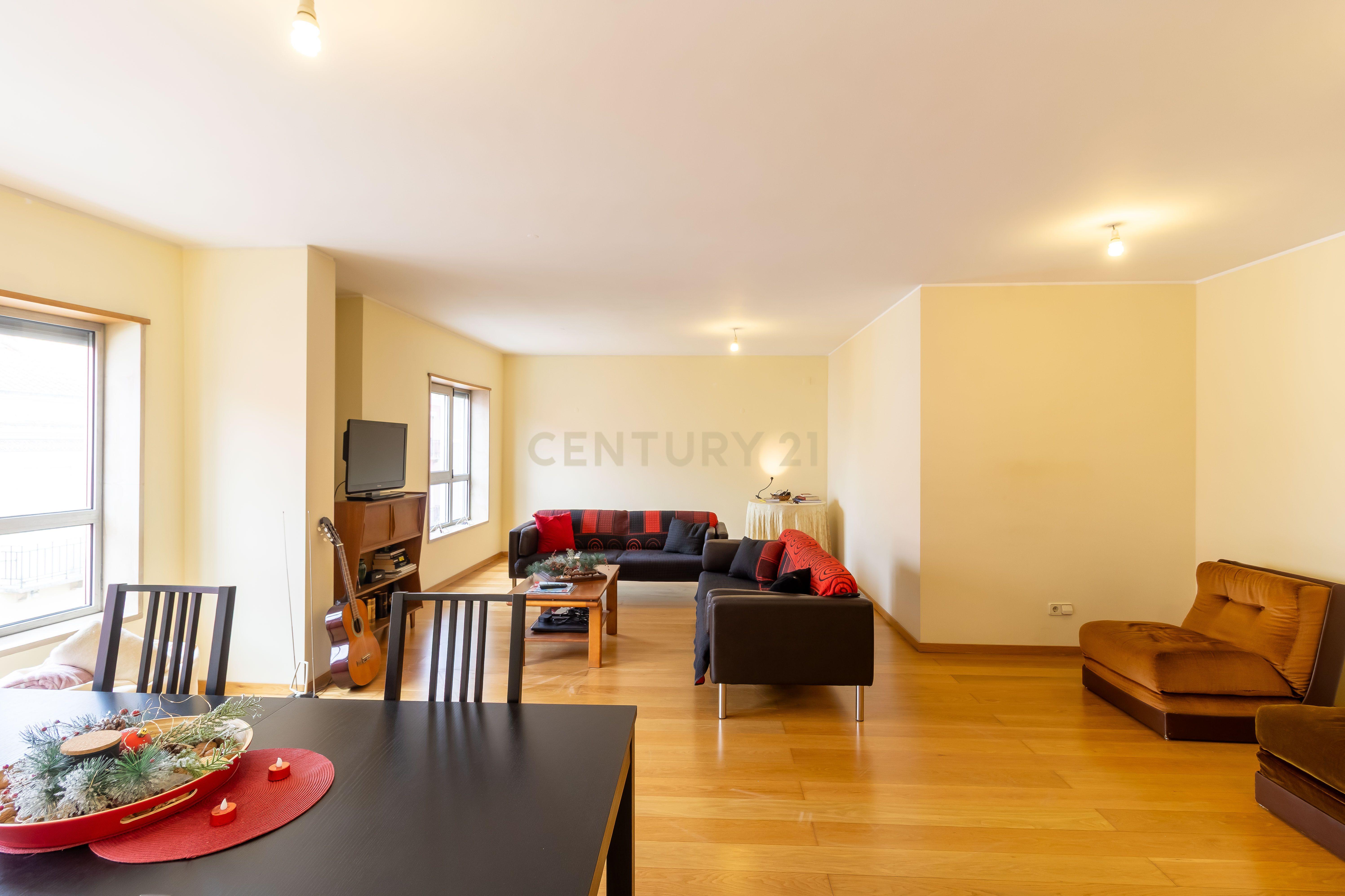 Fotografia 3 de Apartamento com áreas de T3 | Sala de 40 m² | Garagem | Avenidas Novas