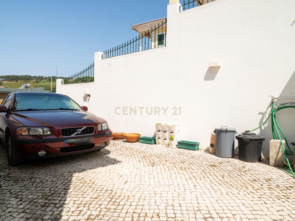 🏡 Moradia T5 como nova na Encarnação – Tranquilidade e vista desafogada! - Image 51