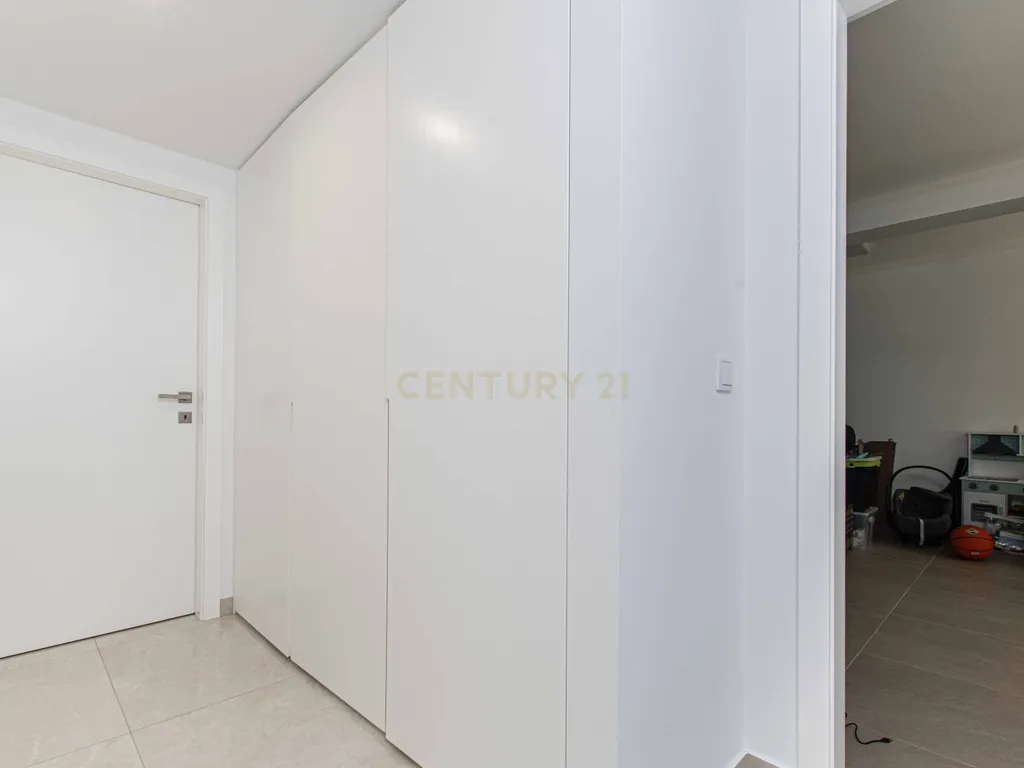 Moradia T4 semi-nova com Piscina, Garagem + Parcela de Terreno Rústico e Vista Serra | Salgueiro, Pombal - Image 42