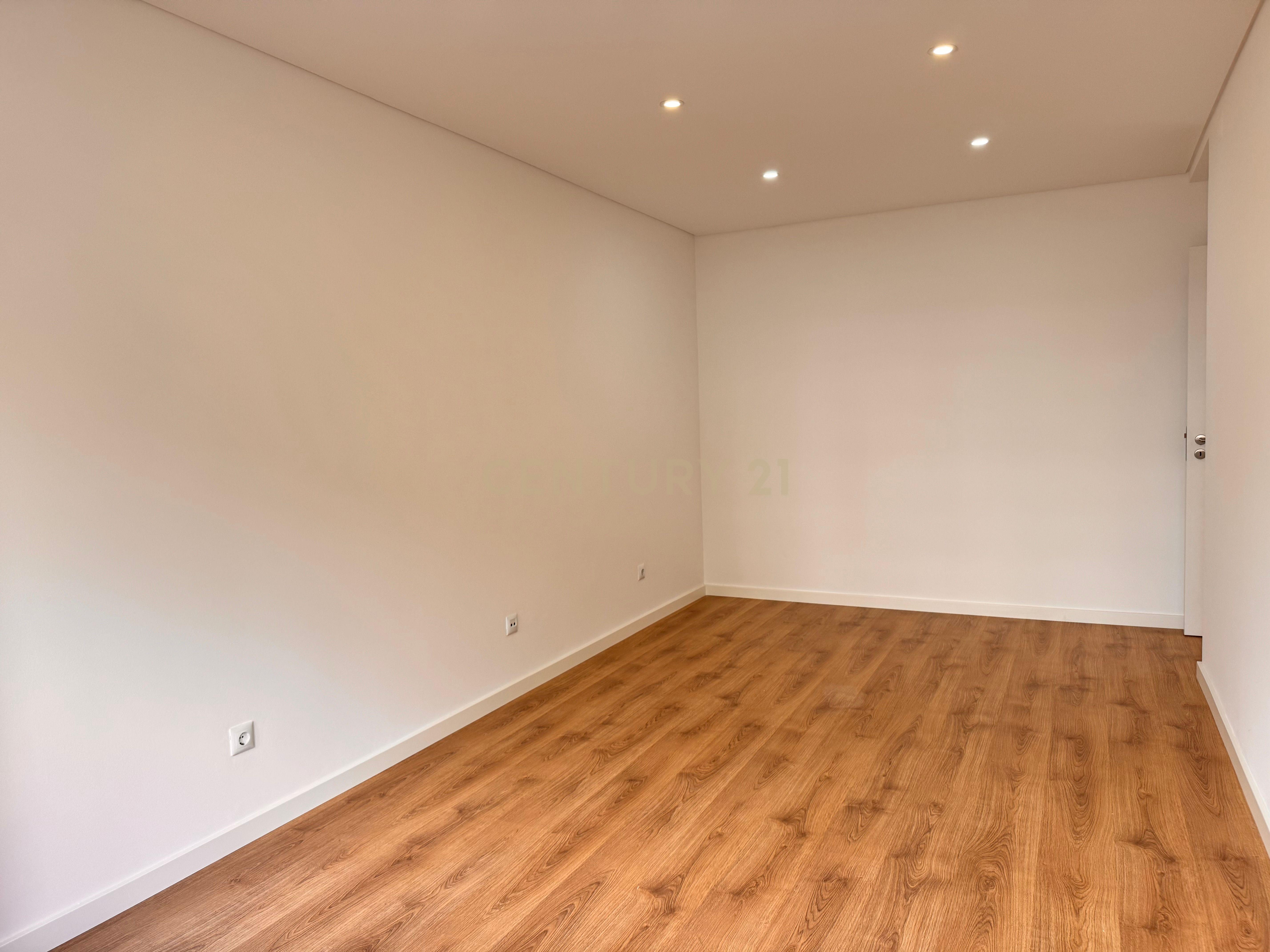 Fotografia 9 de Moderno apartamento T3 com Varanda em Oeiras, Lisboa