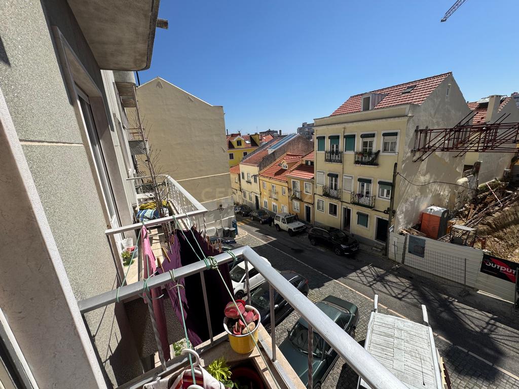 Oportunidade em Lisboa: T2 para Recuperação no Centro da Cidade - Image 22