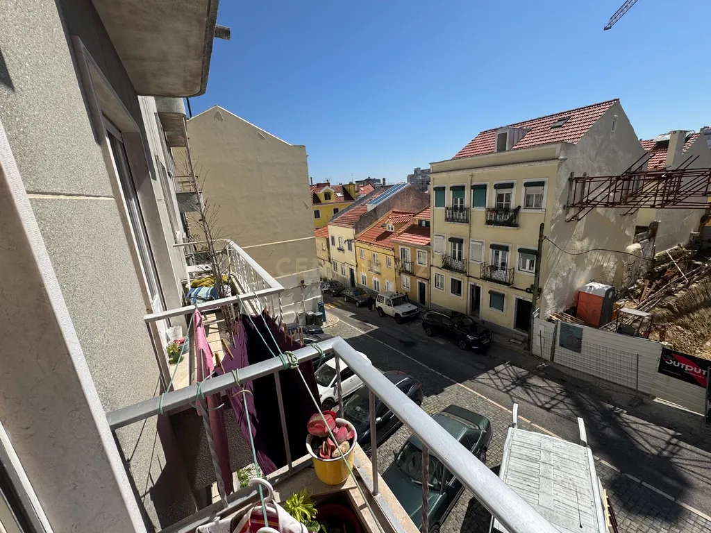 Oportunidade em Lisboa: T2 para Recuperação no Centro da Cidade - Image 22
