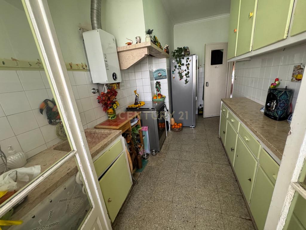 Oportunidade em Lisboa: T2 para Recuperação no Centro da Cidade - Image 19