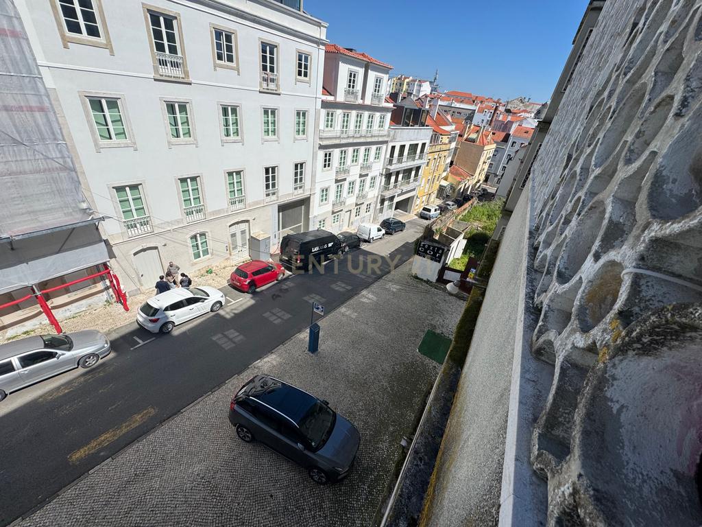 Oportunidade em Lisboa: T2 para Recuperação no Centro da Cidade - Image 23