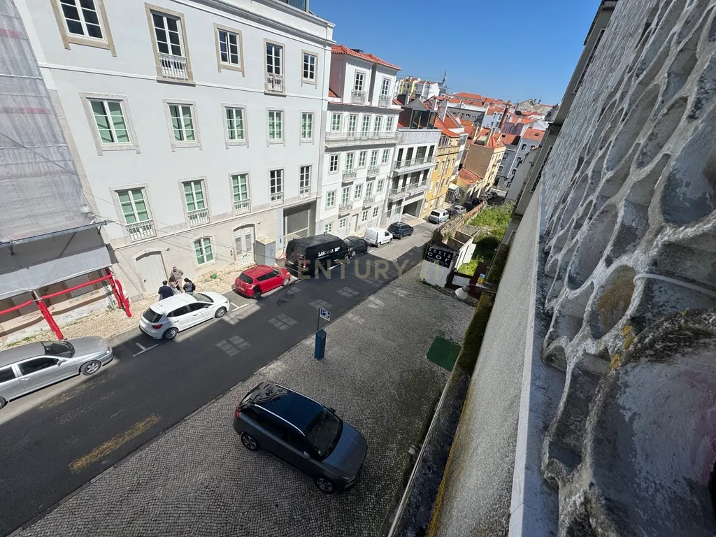 Oportunidade em Lisboa: T2 para Recuperação no Centro da Cidade - Image 23