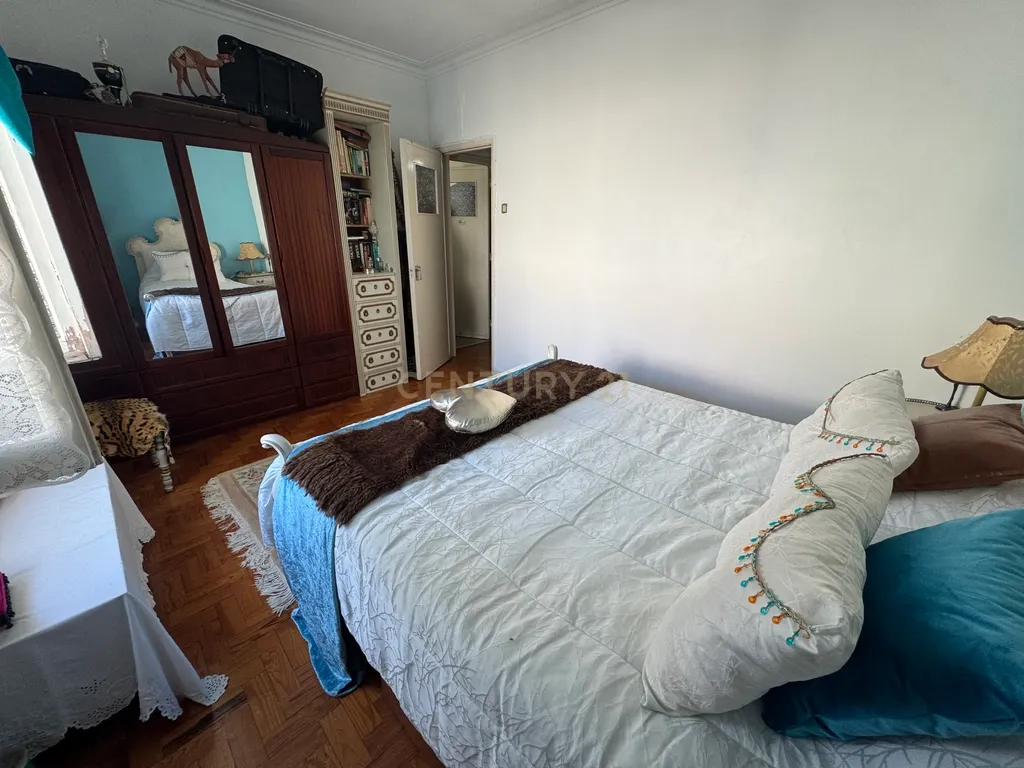 Oportunidade em Lisboa: T2 para Recuperação no Centro da Cidade - Image 12