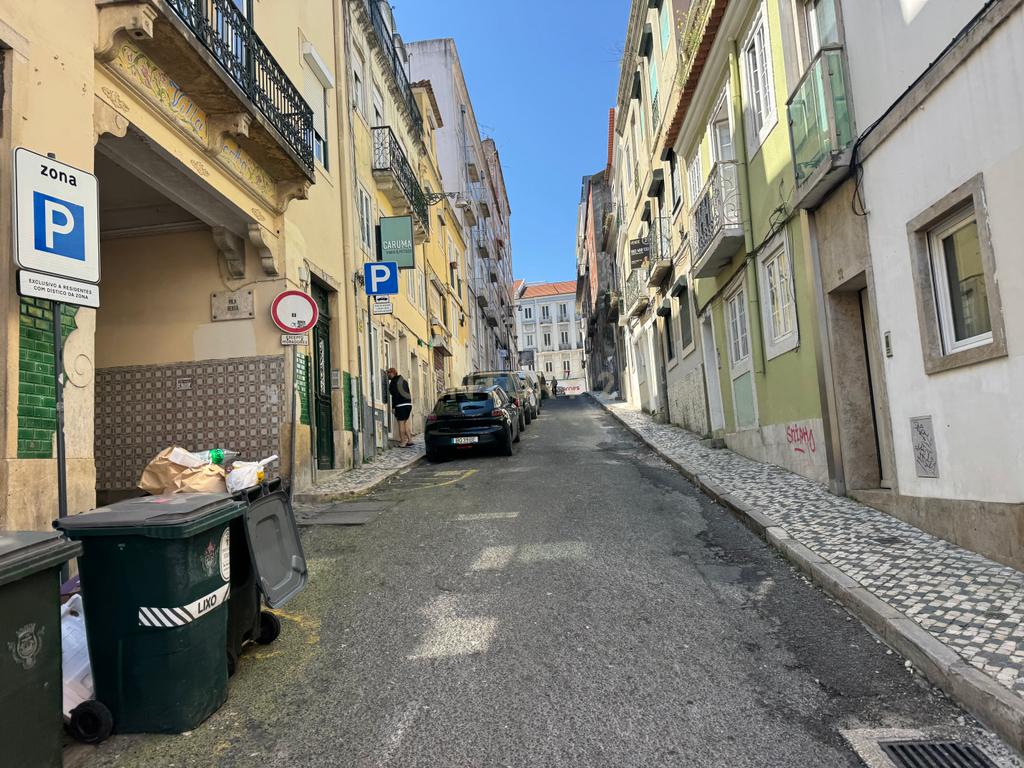 Oportunidade em Lisboa: T2 para Recuperação no Centro da Cidade - Image 9