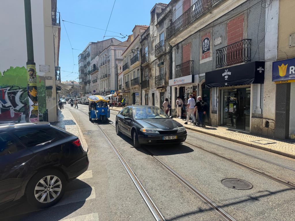 Oportunidade em Lisboa: T2 para Recuperação no Centro da Cidade - Image 16