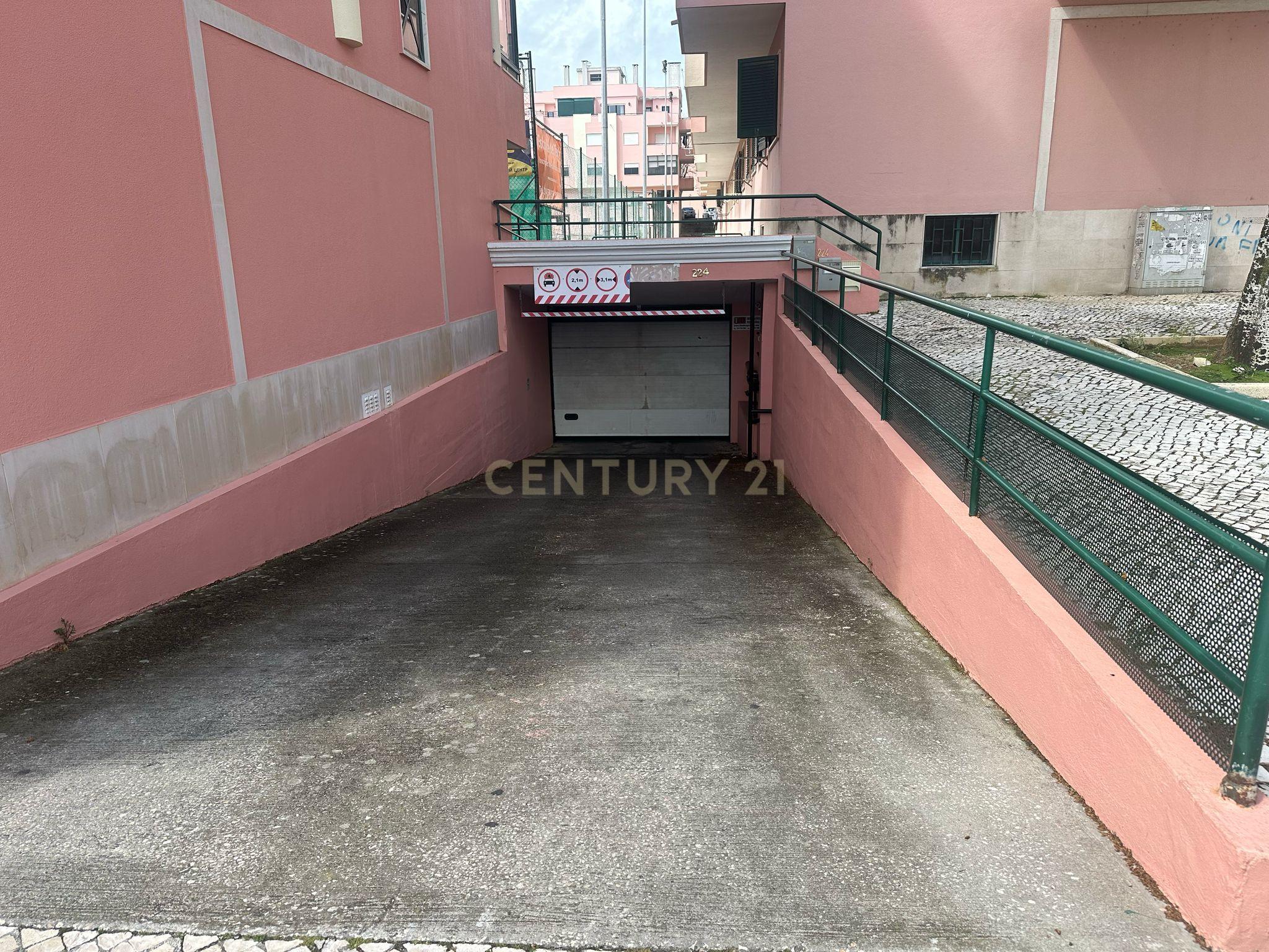 Garagem com 2 BOX independentes para arrendamento - Image 3
