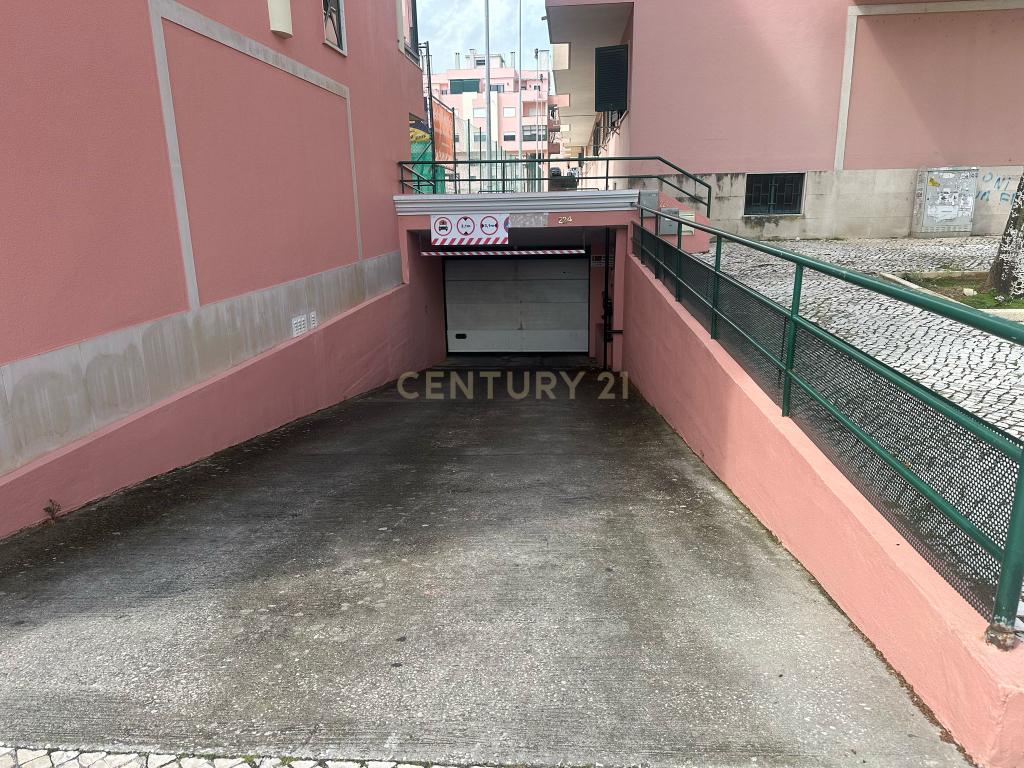Garagem com 2 BOX independentes para arrendamento - Image 3