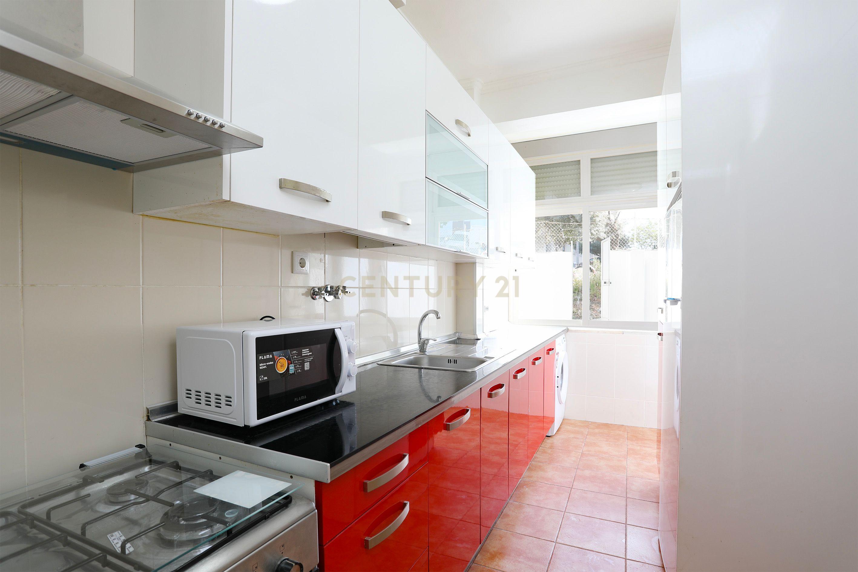 T1 com Logradouro para Arrendamento – Totalmente Remodelado - Image 12