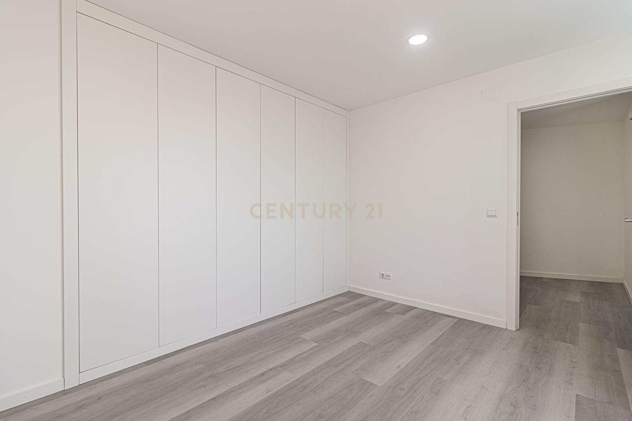Fotografia 12 de T1 TOTALMENTE REMODELADO COM LOGRADOURO | MOSCAVIDE | JUNTO À ESTAÇÃO