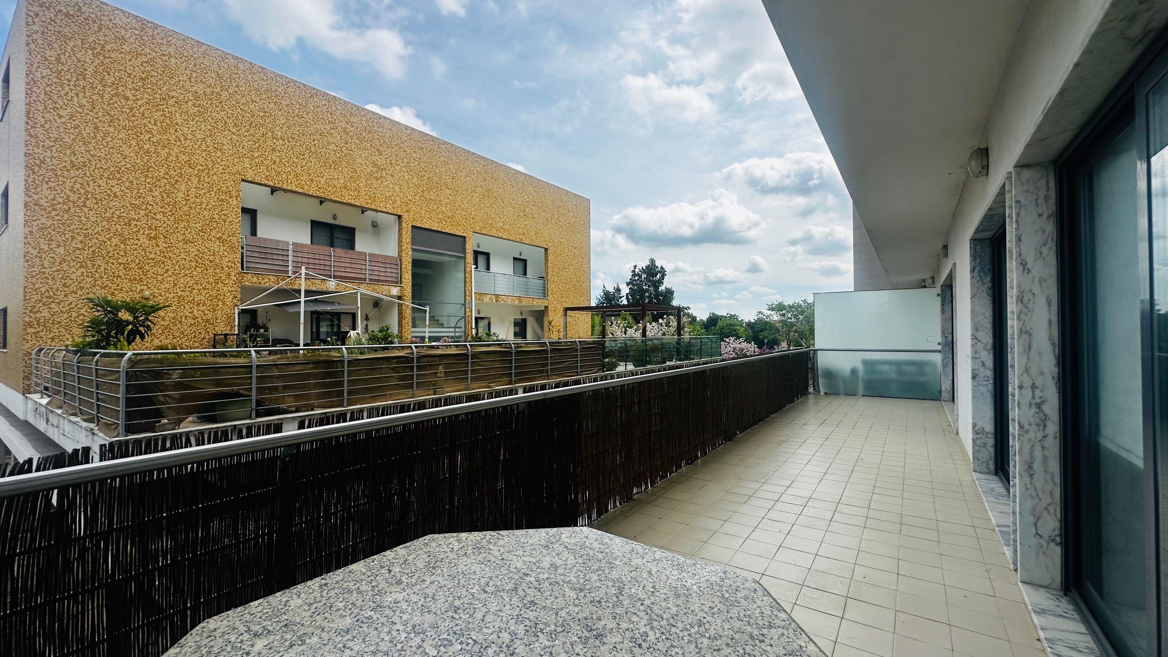Fotografia 6 de Apartamento T3 com Varandas, Garagem e Parqueamento, na Vila Serena, Pinhal Novo