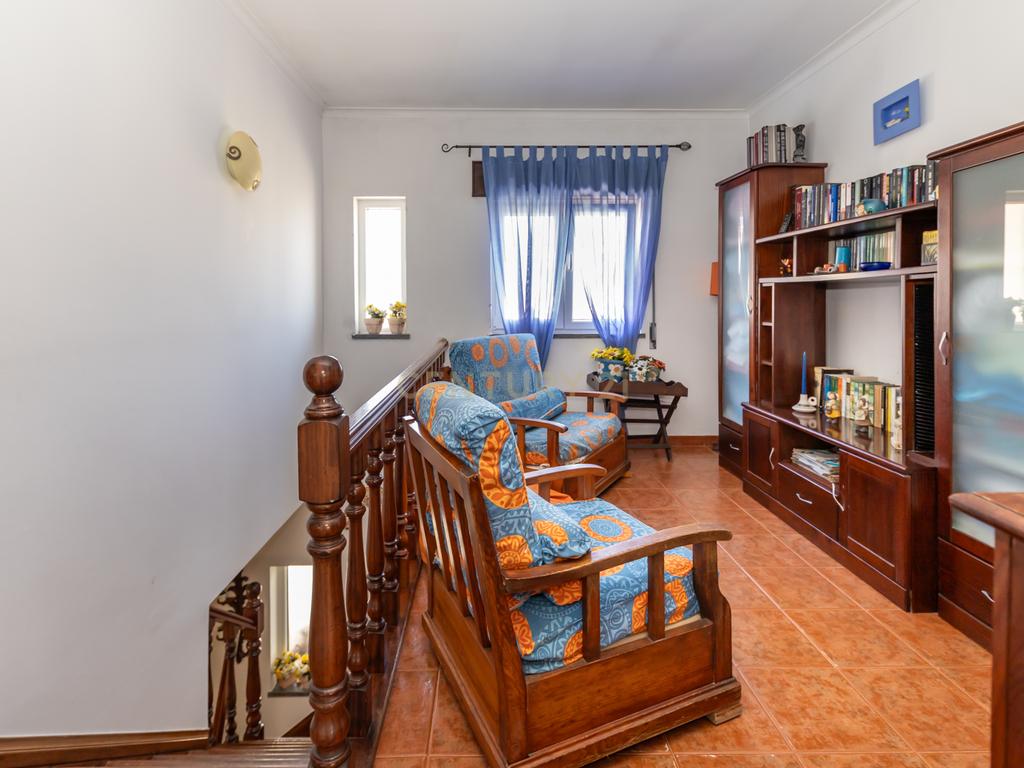 Moradia T5 no centro da Quinta do Conde – Espaço, Conforto e Localização Perfeita - Image 33