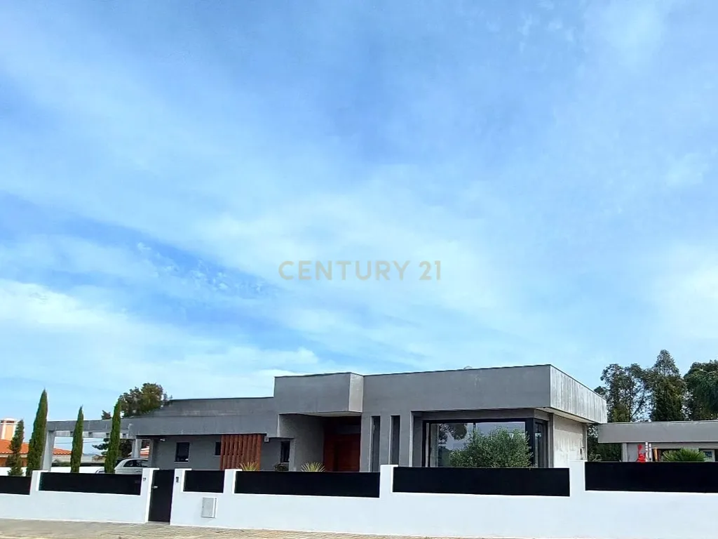 Oasis Coco Beach Villa - Moradia de Luxo Isolada T3 + 1 com Guest House e Piscina, lote 1,368 m² – Urbanização Vila Alegre, Fernão Ferro - Image 14