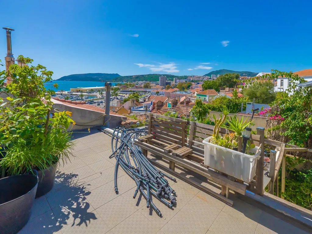 Apartamento com charme em Setúbal com uma vista soberba para o rio e terraço - Image 39