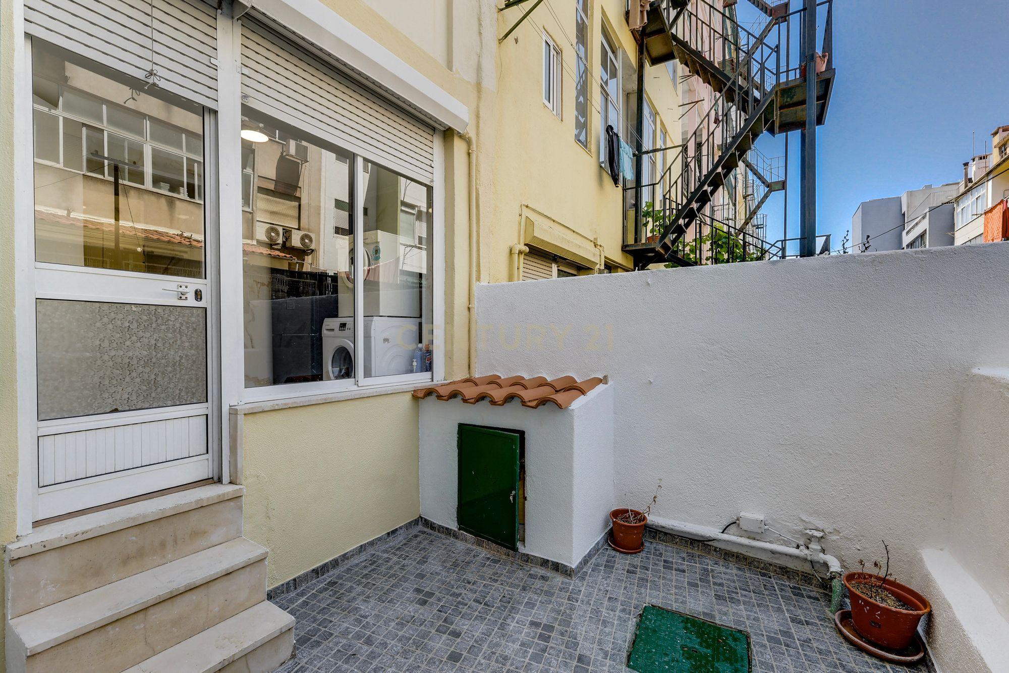 Fotografia 6 de T3 renovado para arrendamento na Estrela (CAVE) | Lisboa