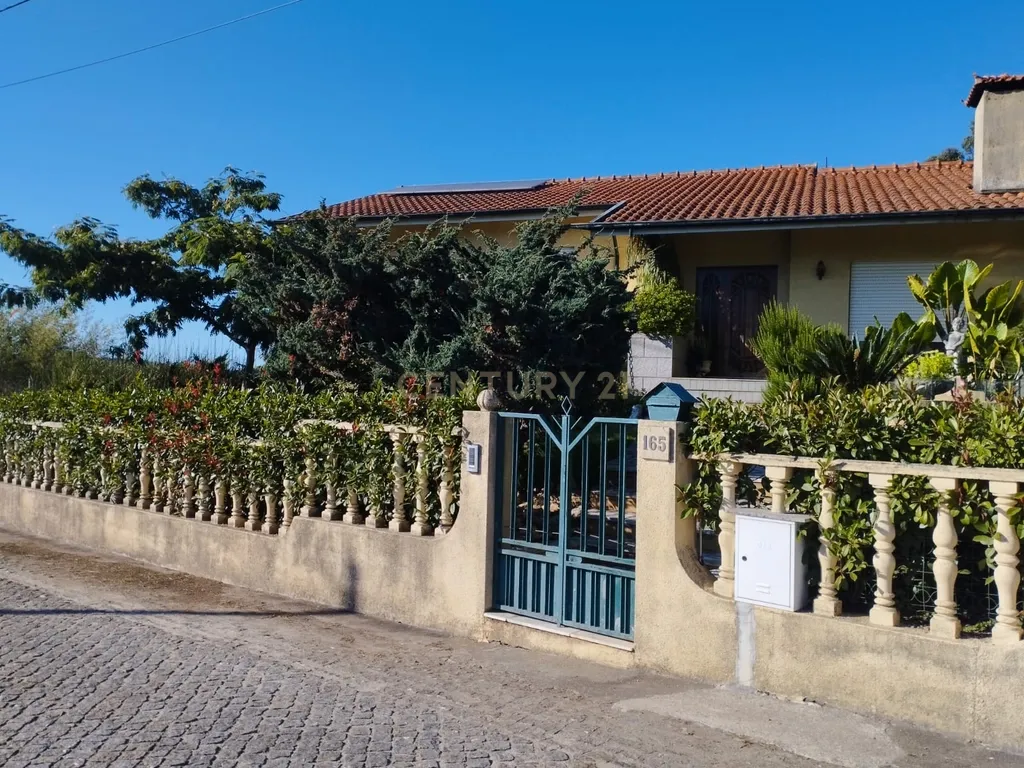 Grande moradia térrea, em Santo Tirso com área de lazer, anexo, jardim e terreno agrícola, Porto - Image 58