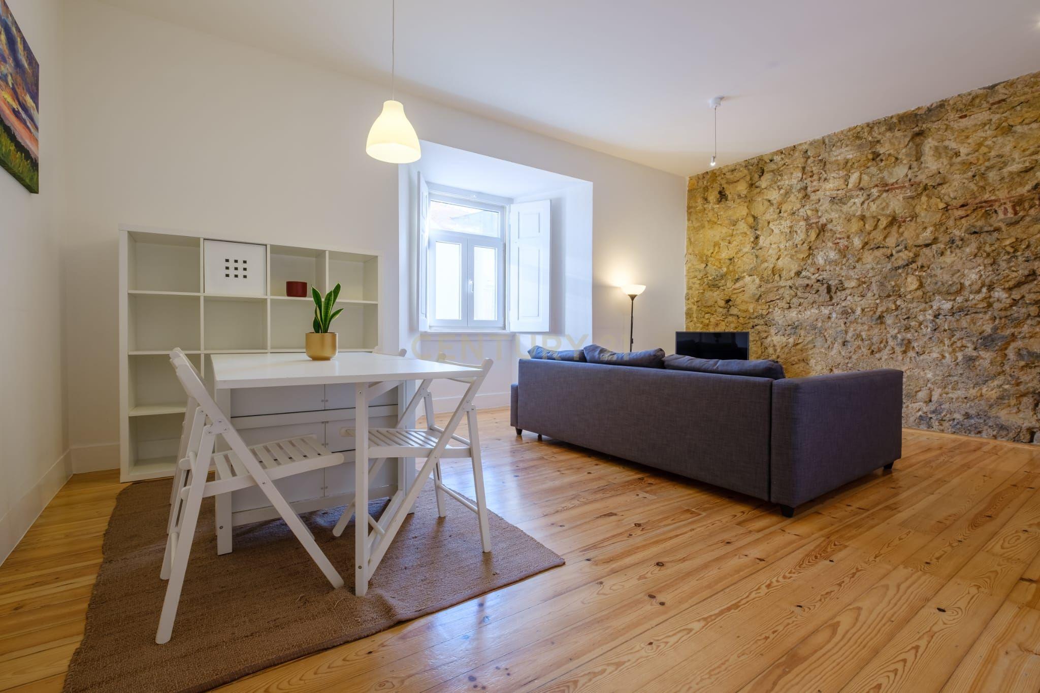 Apartamento T1 com terraço, perto de Santa Apolónia - Image 3