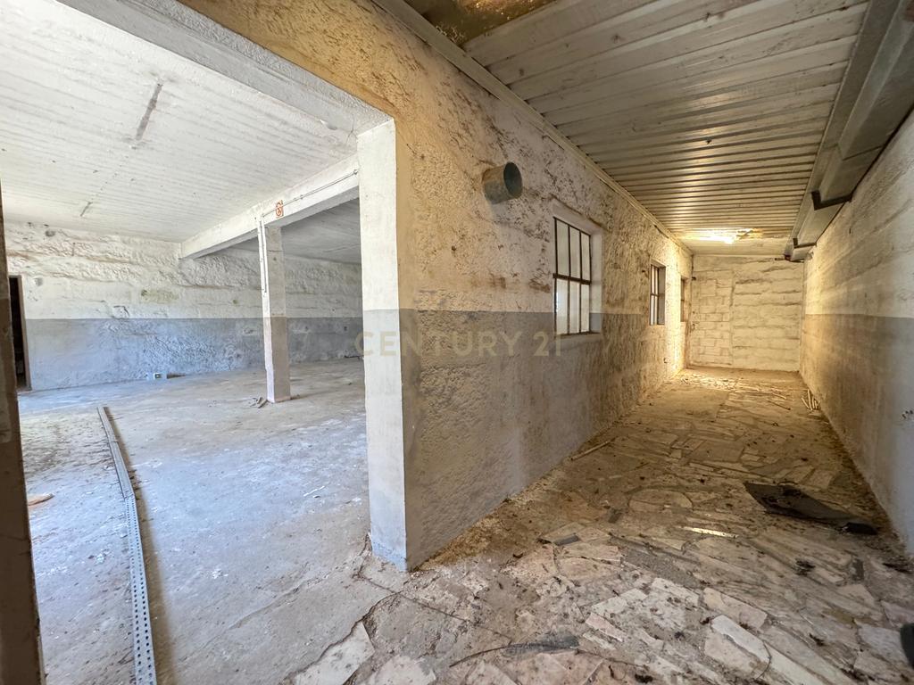 Moradia com 4 quartos, 3 armazéns e muito potencial em Freamunde, Paços de Ferreira - Image 25