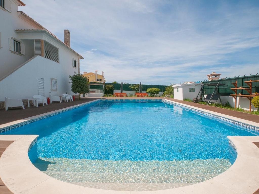 Moradia com 480m2 e piscina, na Ericeira - Image 5