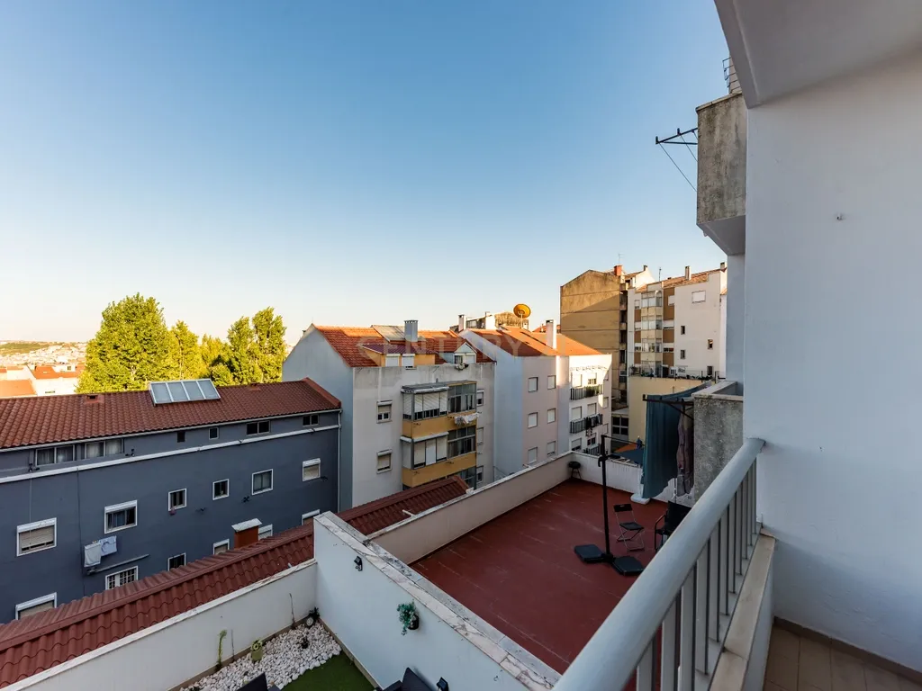 Apartamento T2 com Lugar de estacionamento, em Encosta do Sol, Amadora - Image 16