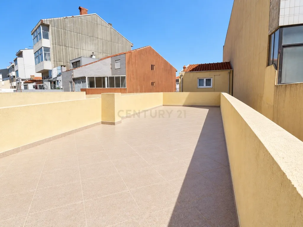 Moradia T2 com Anexo T2, Entradas Independentes, Terraço e Logradouro – Caxinas, Vila do Conde, Porto - Image 26
