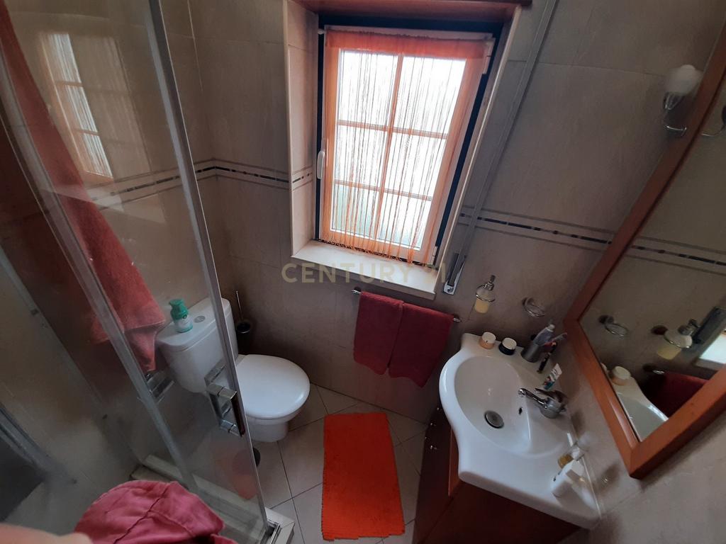 Moradia  T3 na  Lourinhã com Piscina  Garagem e Churrasqueira - Image 17