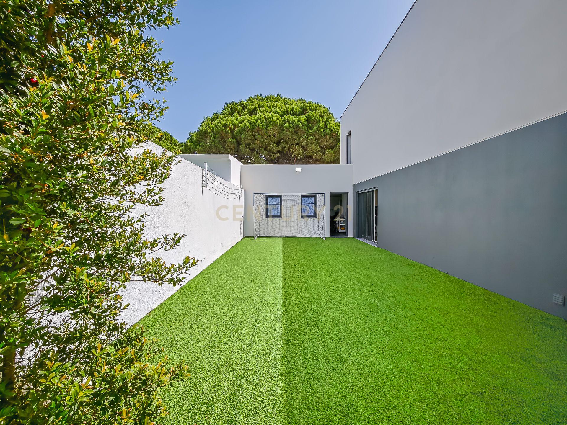 Fotografia 9 de Moradia T4 Isolada | Piscina | Garagem Box | Painéis Solares | 2025 | Cascais | Alcabideche |  Colégio Tassis a 8 minutos