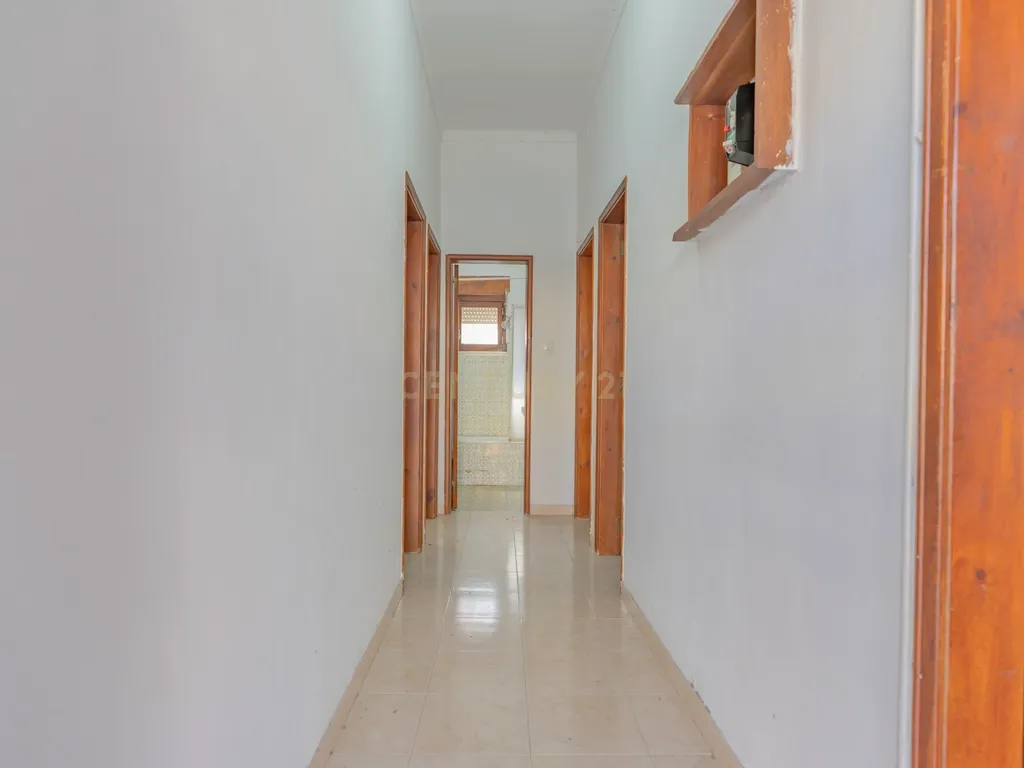 Moradia Isolada com Terreno de 1041 m² – Um Mundo de Possibilidades! - Image 50