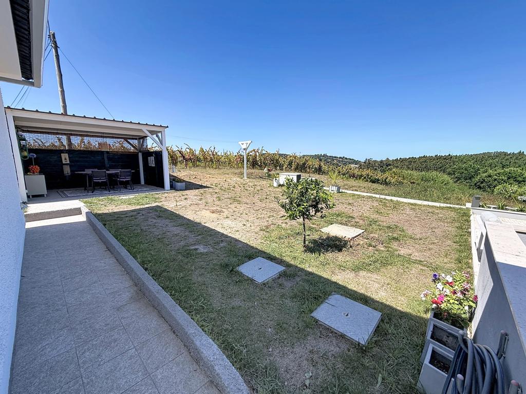 Moradia isolada com amplo terreno de 1.350 m², junto a Alcobaça - Image 15