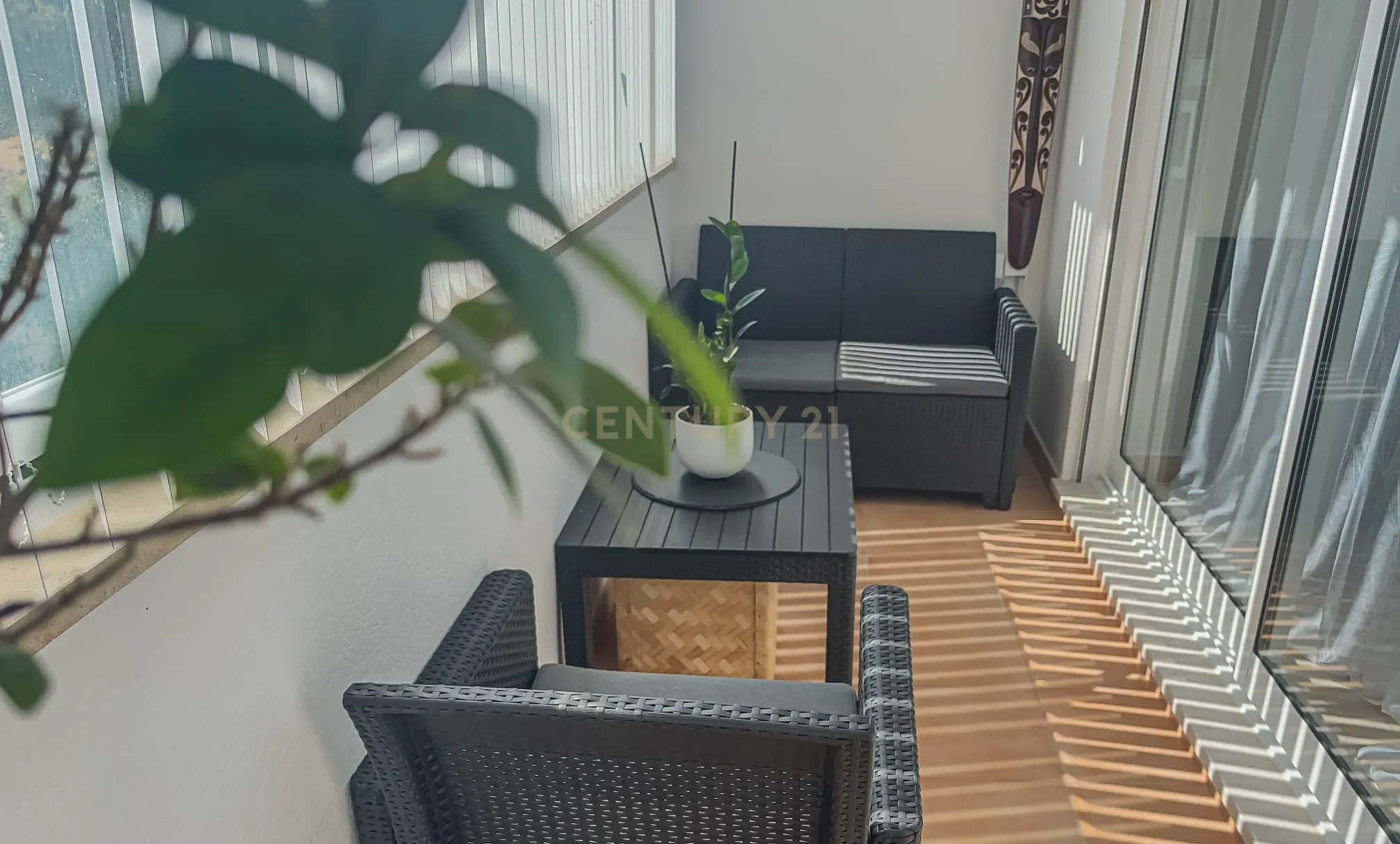 Apartamento T2 com Excelentes Áreas e Varanda Ampla na Quinta dos Arcos, Armação de Pera