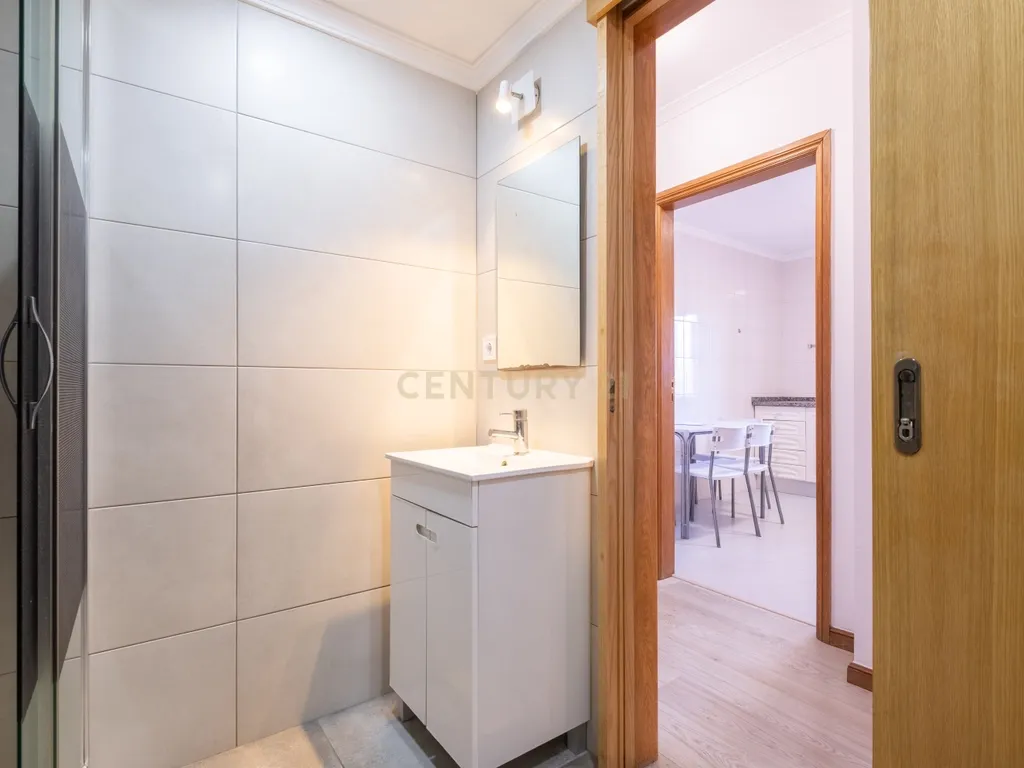 Apartamento T2 para Arrendamento – Centro do Funchal, Ilha da Madeira - Image 22