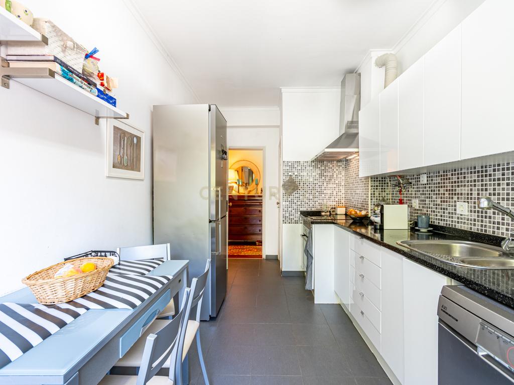 Apartamento T2 Junqueiro - Carcavelos - Cascais com varanda - Image 9