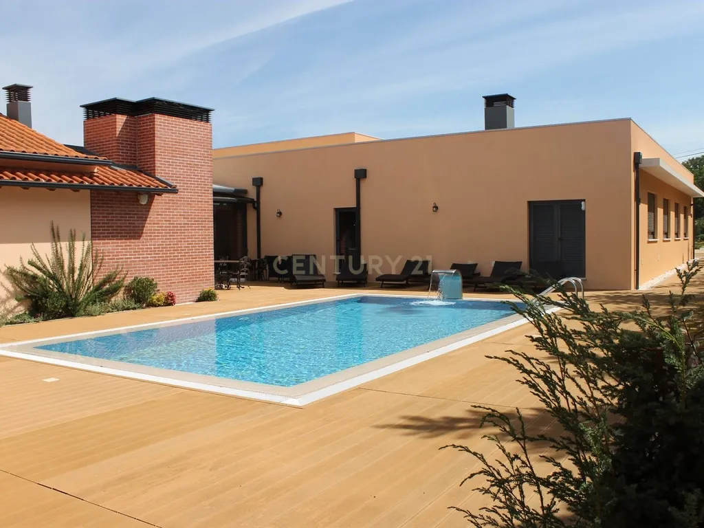 Propriedade T8 com Jardins, Lago e Potencial Alojamento - Localização Premium - Image 22
