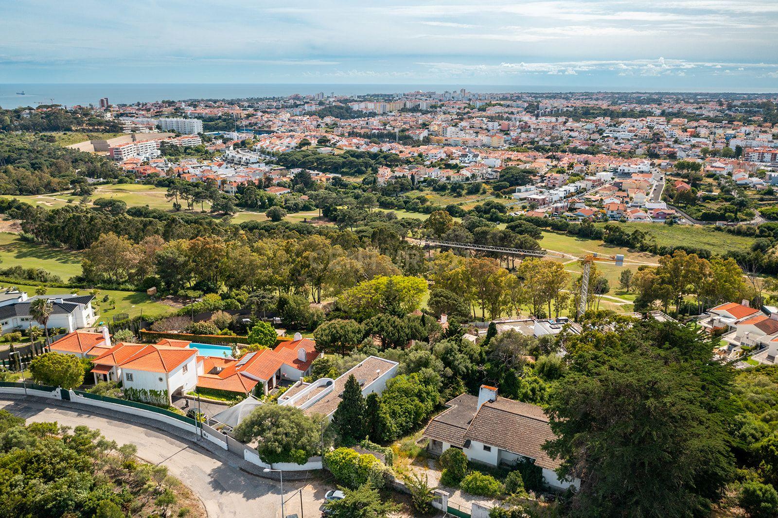 Fotografia 8 de Moradia para Reabilitação Total, com 540 m² de Área Bruta de Construção, em Lote Urbano de 2.350 m² | Alcabideche, Cascais