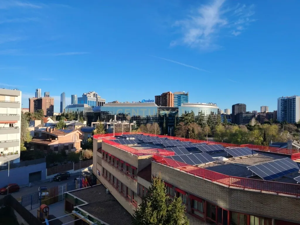 EXCLUSIVO APARTAMENTO EM URBANIZAÇÃO COM JARDIM E PISCINA - Image 12