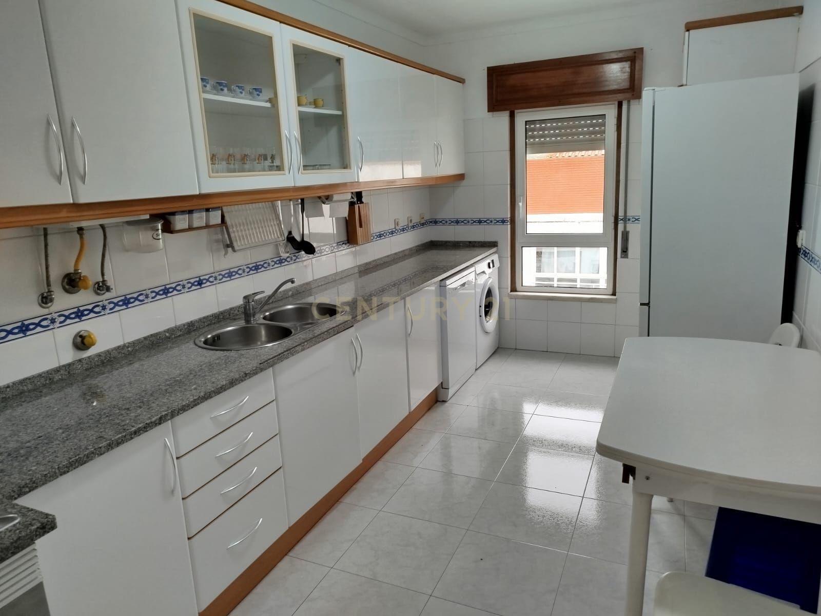Apartamento T3 em Sintra: Conforto e Localização Privilegiada - Image 13