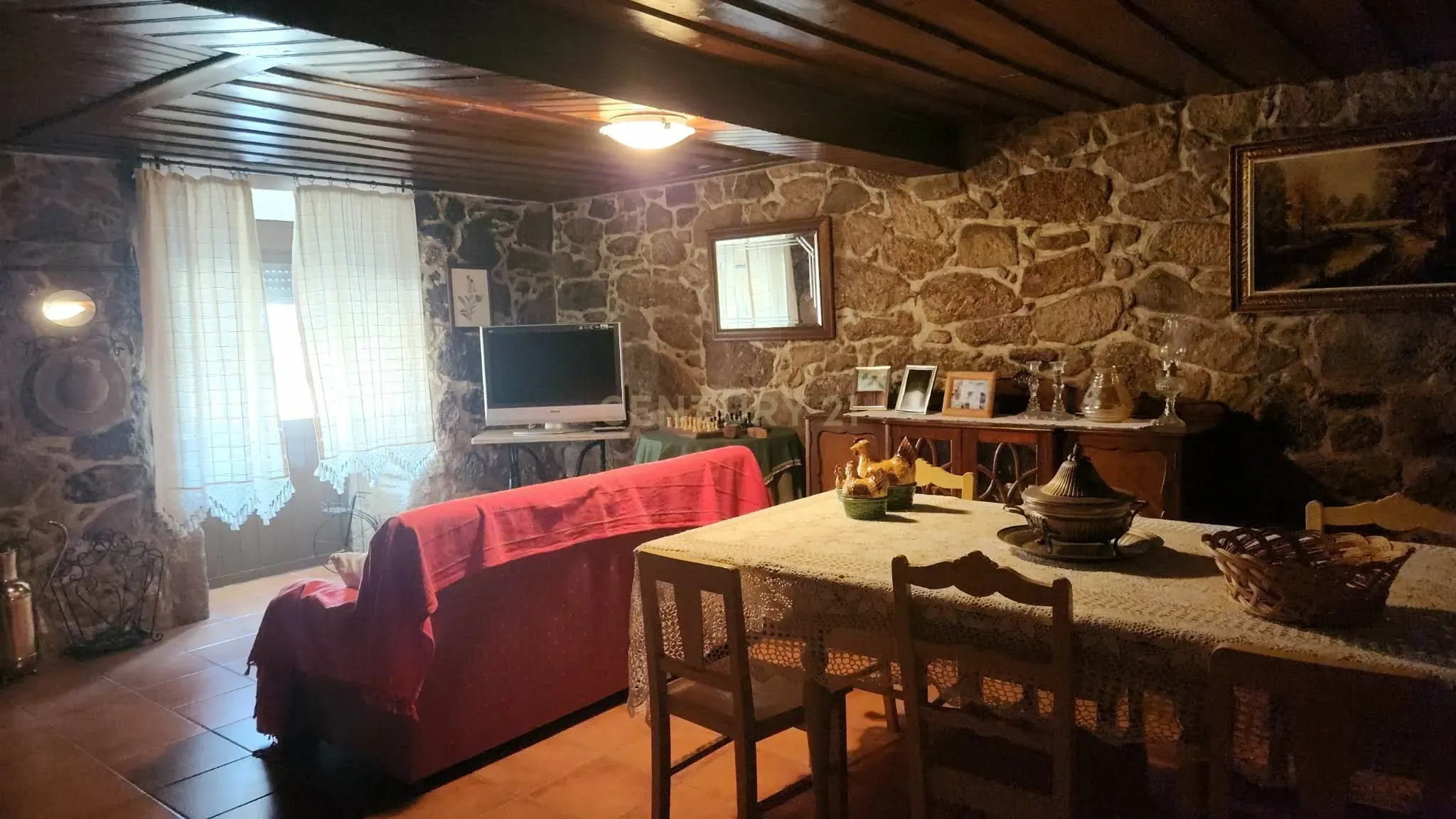 Fotografia 7 de Moradia em Pedra com Terraço e Logradouro — Escalos de Baixo