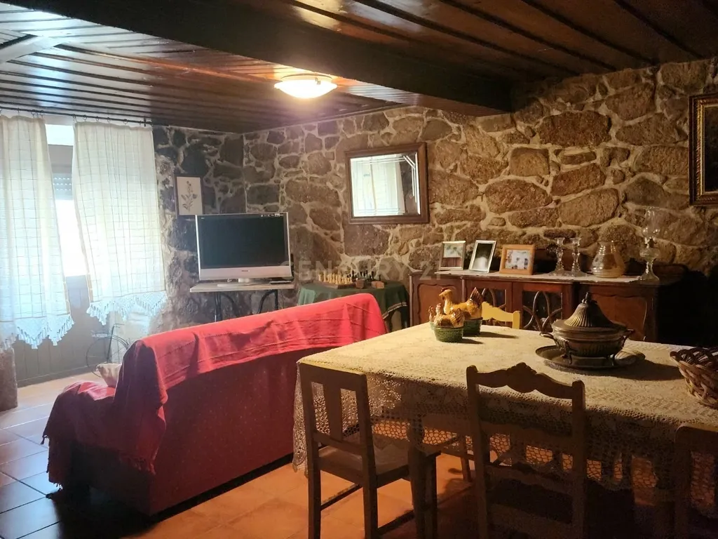 Moradia em Pedra com Terraço e Logradouro — Escalos de Baixo - Image 7