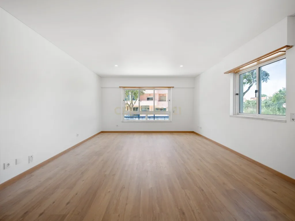 Apartamento T2 Renovado com Terraço de 48 m² e Box para 2 Carros em Carcavelos – a 8 minutos da praia - Image 7