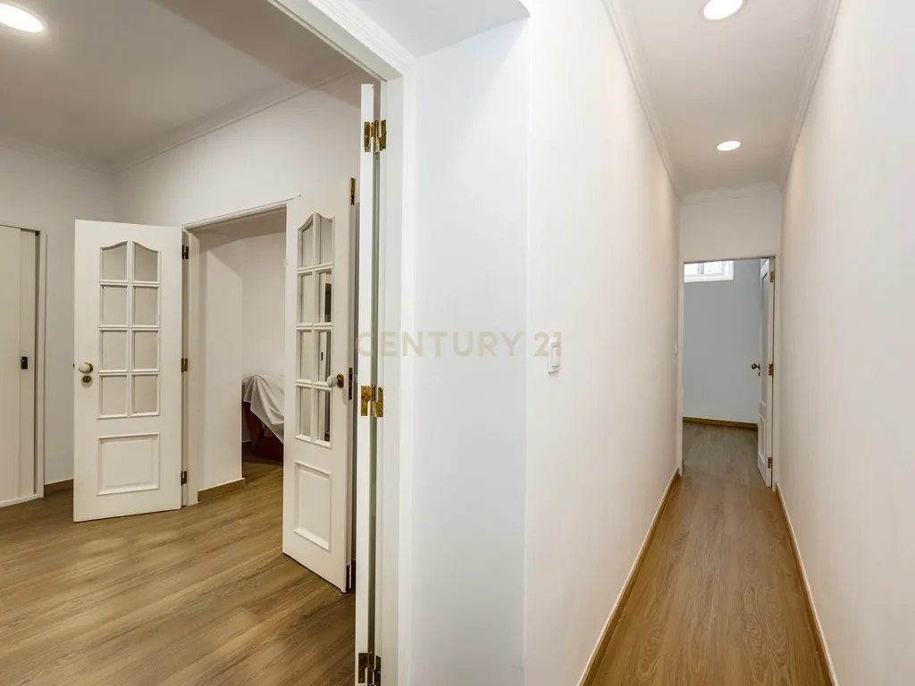 T2+1 renovado para arrendamento na Estrela (CAVE) | Lisboa - Image 11