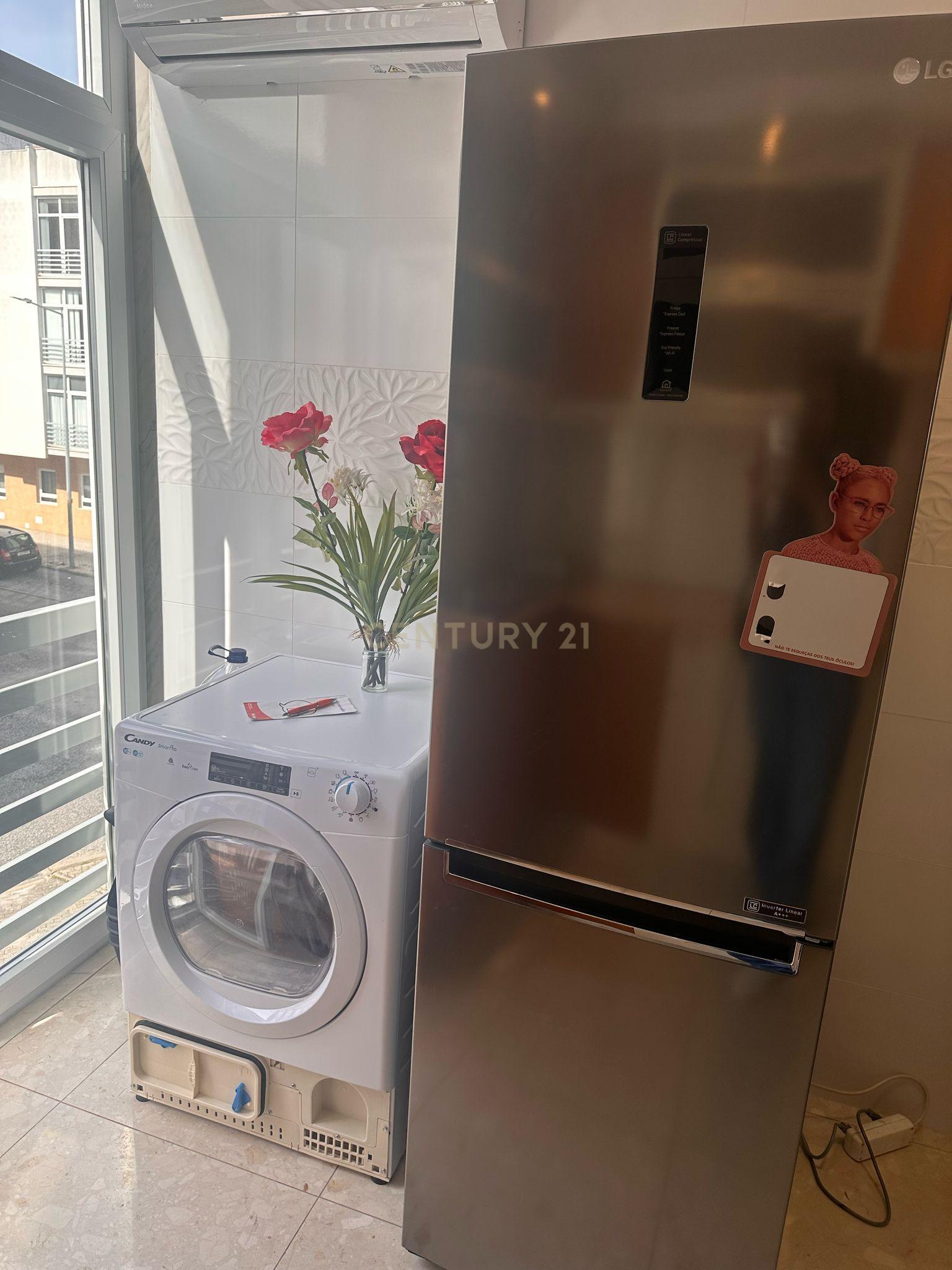 Apartamento T3 em Vialonga, com Garagem e Elevador - Image 9